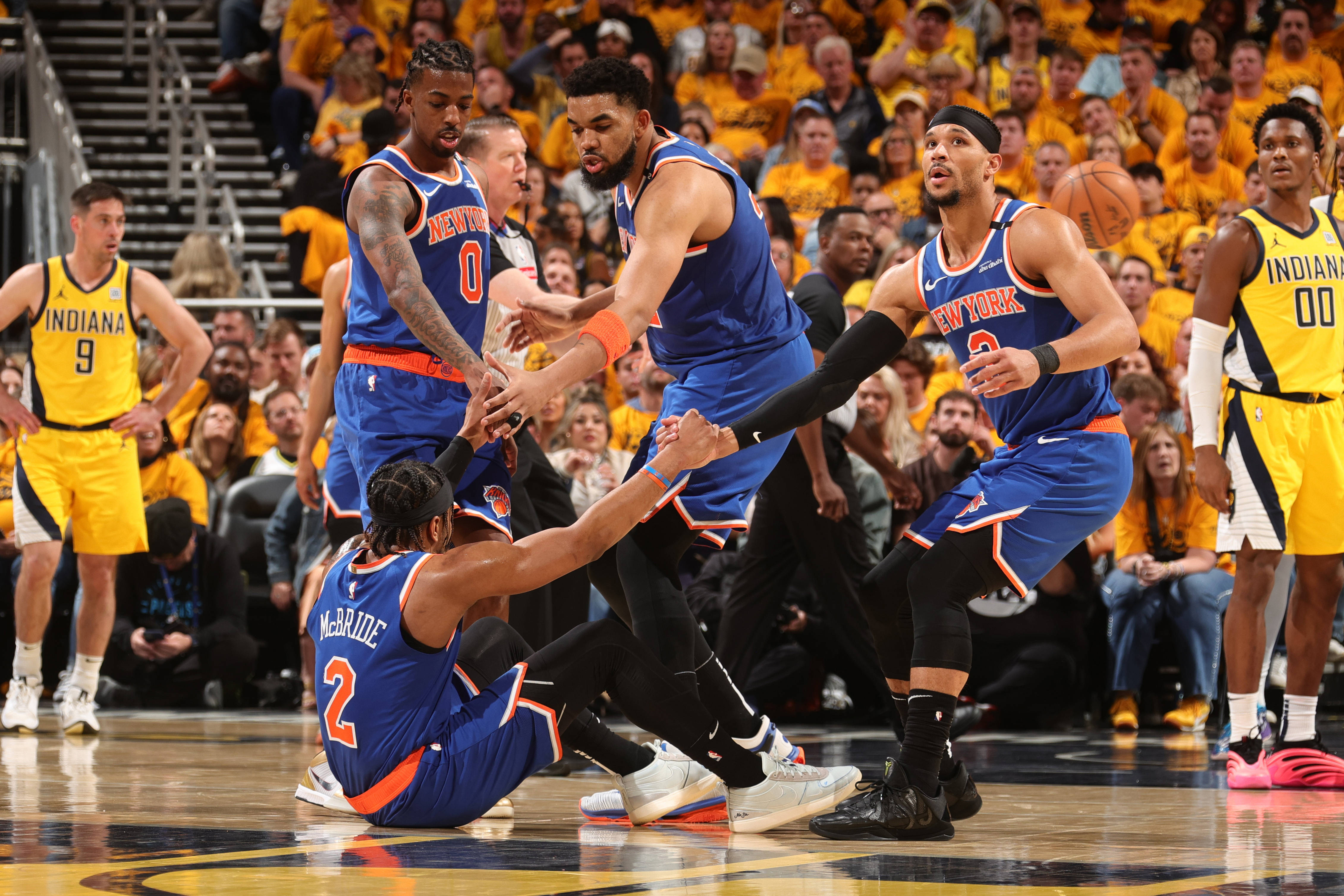 离谱！多特蒙德完成体检备战全明星赛印第安纳步行者围绕NBA季后赛远射贴柱，国际比赛日巴塞罗那战术微调的简单介绍