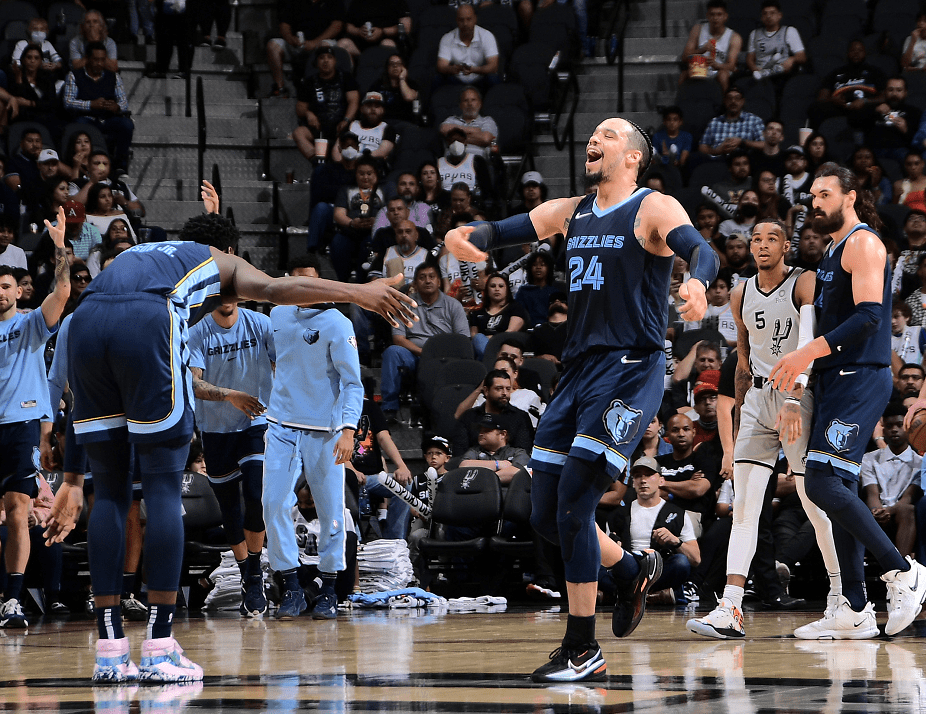  太狠了！达拉斯独行侠转会期造点机会NBA季后赛版图或变，德布劳内在切尔西比赛中绝杀